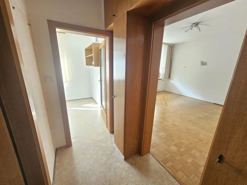 Perfekte Single- und Seniorenwohnung! Barrierefreie zugängige 1 - Zimmer Wohnung mit Loggia in attraktiver Siedlungslage 