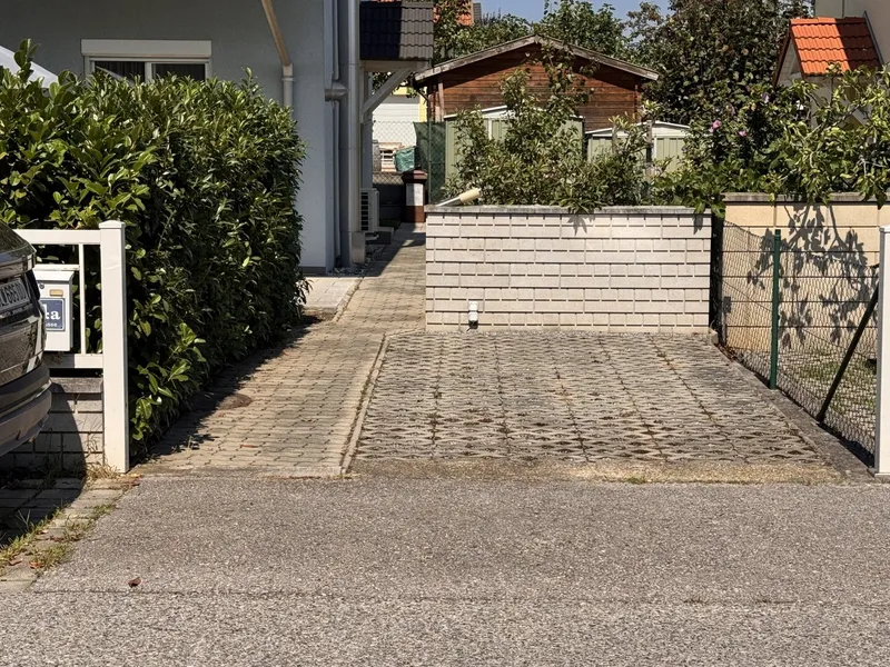 Doppelhaushälfte in Gramatneusiedl – 4 Zimmer, Klimaanlage, Solaranlage, Garten, Terrasse, Stellplatz!