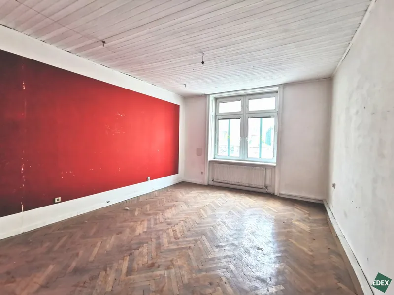 Sanierungsbedürftige 3-Zimmer-Altbauwohnung im Mezzanin | U3 Schlachthausgasse