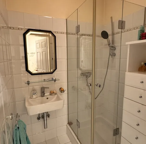Einfamilienhaus mit Garage, Carport, Pool und Sauna in Bad Fischau-Brunn