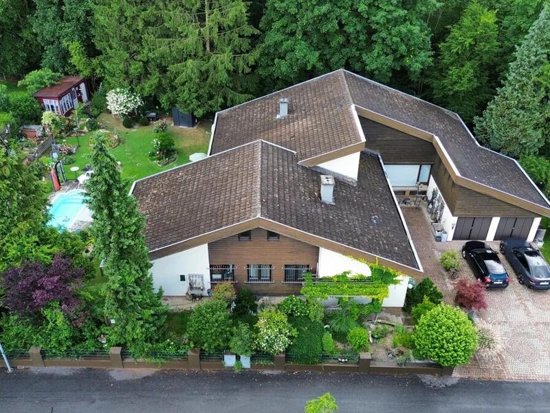 Großzügiger Bungalow in Waldrandlage mit Pool und Ausbaupotenzial in Pfaffenberg (Ardagger)