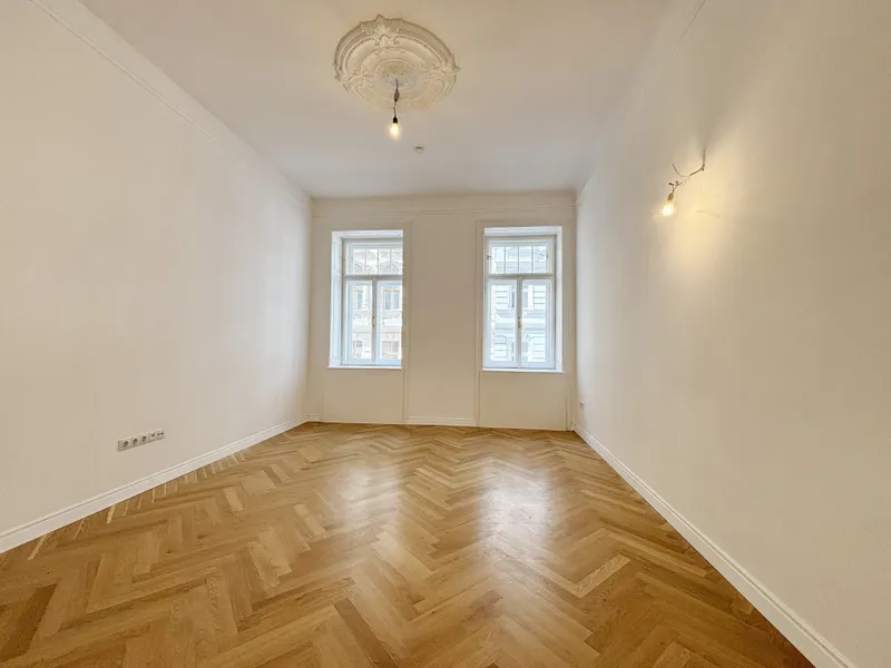 Eleganter Altbau mit modernem Penthouse-Dachausbau