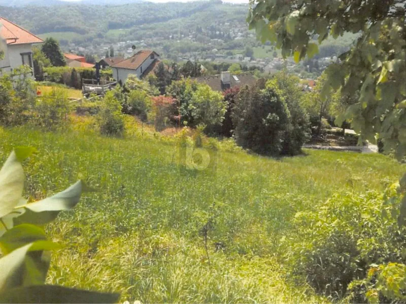 SONNIGES BAUGRUNDSTÜCK IN SÜDLAGE AM ÖLBERG MIT FERNBLICK