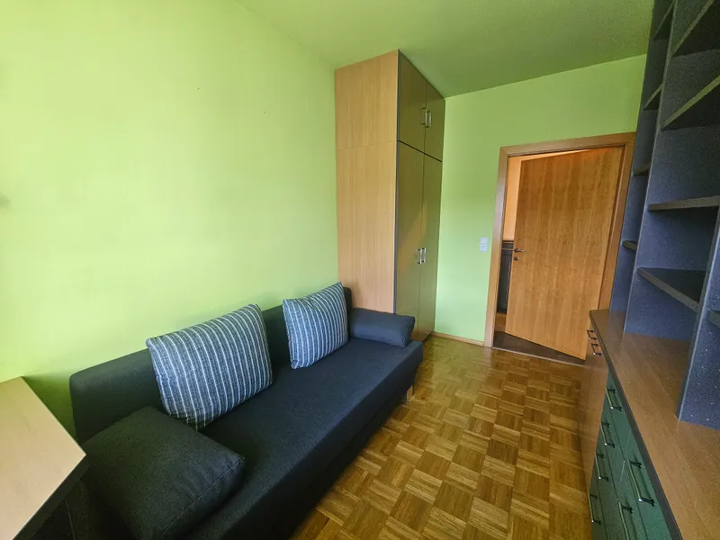 FAMILIENHIT!  4 - Zimmerwohnung mit Loggia und Tiefgaragenplatz in beliebter Lage