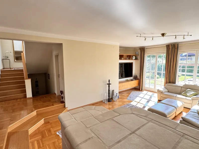 Einfamilienhaus mit Garage, Carport, Pool und Sauna in Bad Fischau-Brunn