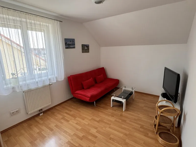 Doppelhaushälfte in Gramatneusiedl – 4 Zimmer, Klimaanlage, Solaranlage, Garten, Terrasse, Stellplatz!