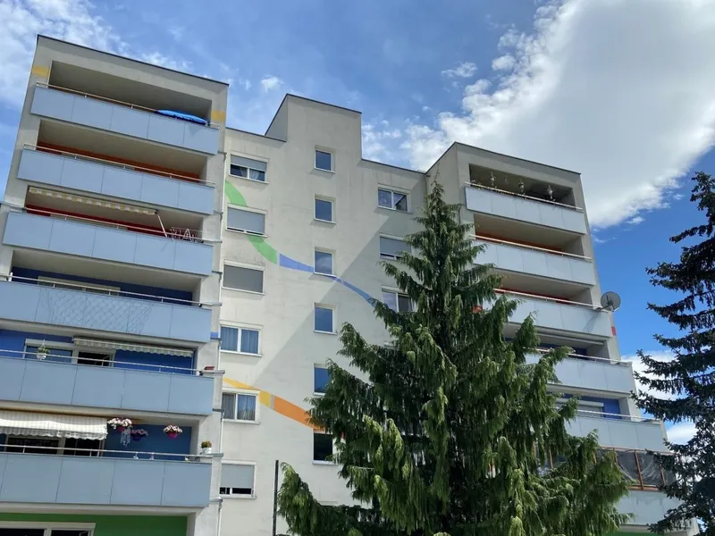 2-Zimmer Wohnung mit großer Loggia | unbefristet!
