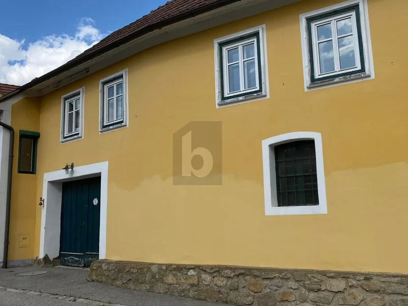 GESCHICHTSTRÄCHTIGES EINFAMILIENHAUS / WINZERHOF IN DER IDYLLE 