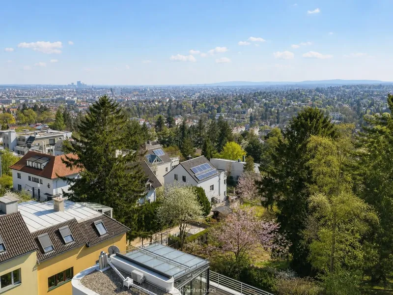 Wien zu Füßen, die Ruhe vor der Tür – Wohnen am Schafberg