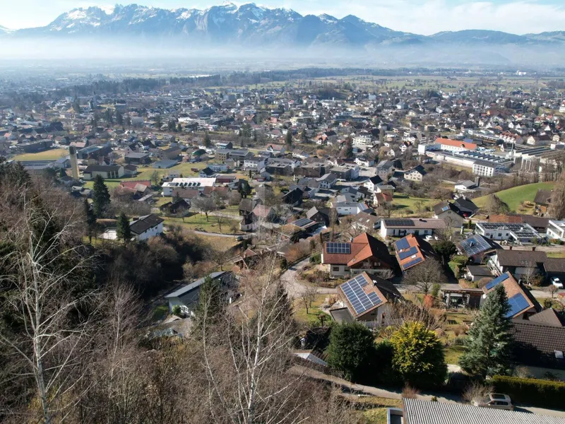 GROß MIT PANORAMABLICK IN TOP LAGE  