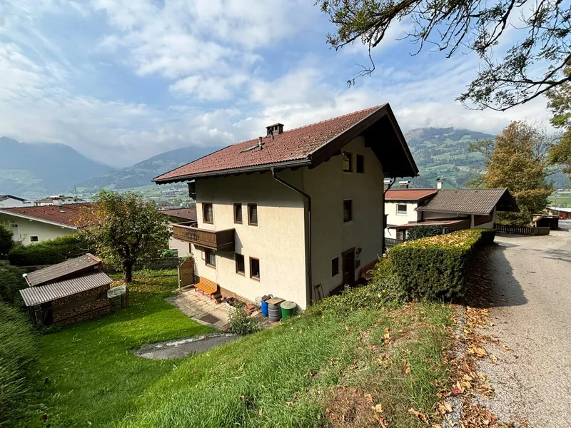 Hart im Zillertal- Haus am Waldrand mit Aussicht und Gestaltungspotenzial