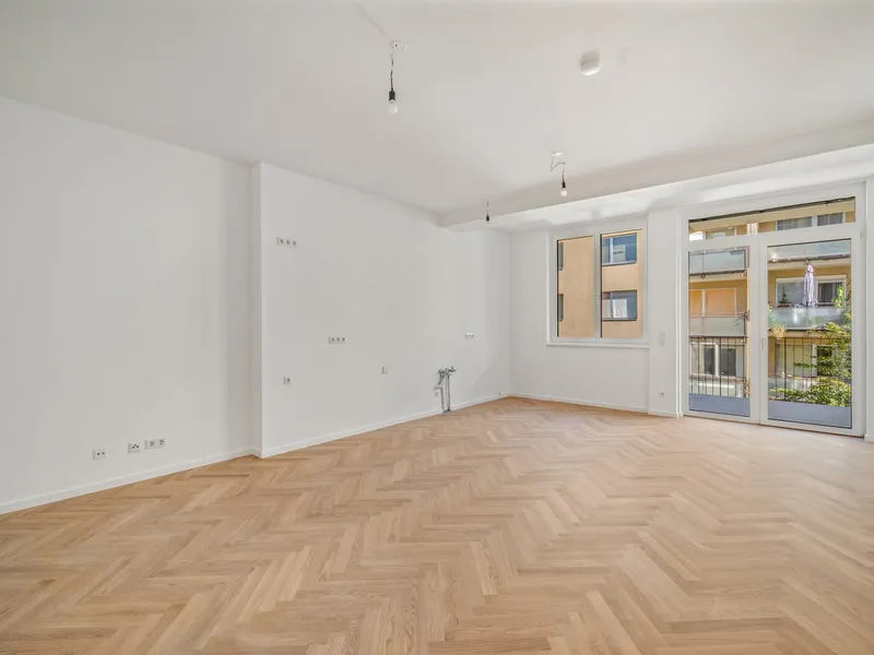 Top geschnittene+ sanierte 3 Zimmer Altbauwohnung mit Balkon in den Innenhof!