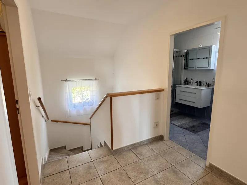 Doppelhaushälfte in Gramatneusiedl – 4 Zimmer, Klimaanlage, Solaranlage, Garten, Terrasse, Stellplatz!