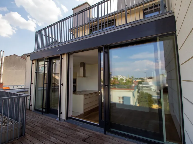 Luxuriöse Dachterrassenwohnung in prachtvollem Althaus, Nähe Beatrixg./Reisnerstr.