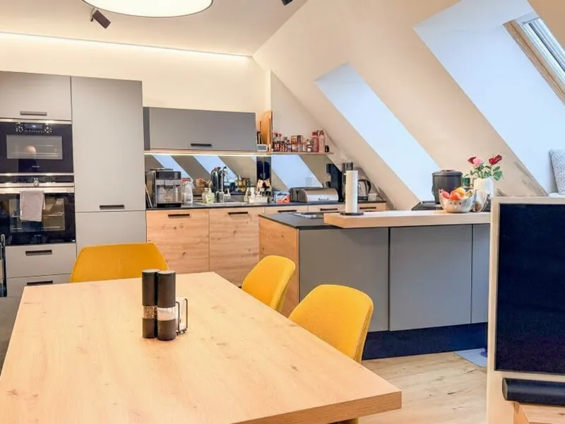 Ruhig gelegene, zweigeschossige Vierzimmerwohnung im familienfreundlichen Neubau