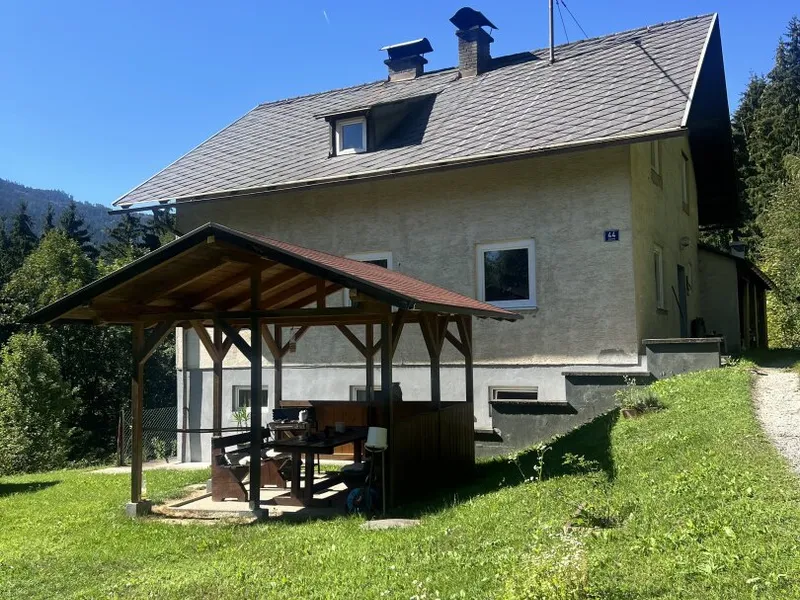 Ländliches Anwesen in idyllischer Alleinlage mit großzügigem Grundstück