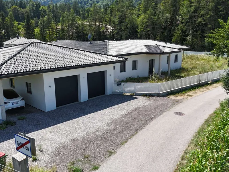 Wohnen im modernen 237 m² Bungalow und das Außen wird Ihr persönliches Projekt
