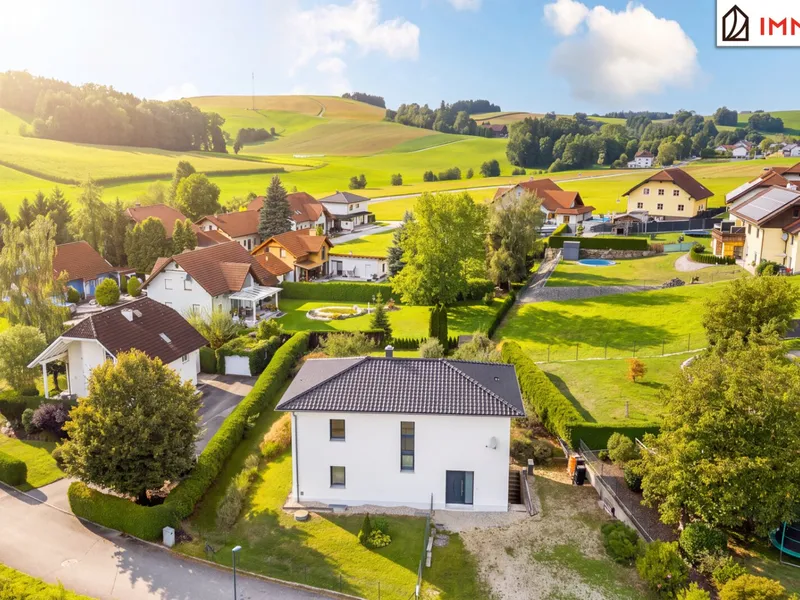 Zuhause mit Raum zum Entfalten - Großzügiges Einfamilienhaus mit weitläufigem Garten, Westterrasse und vielseitigem Vollkeller in Enzenkirchen