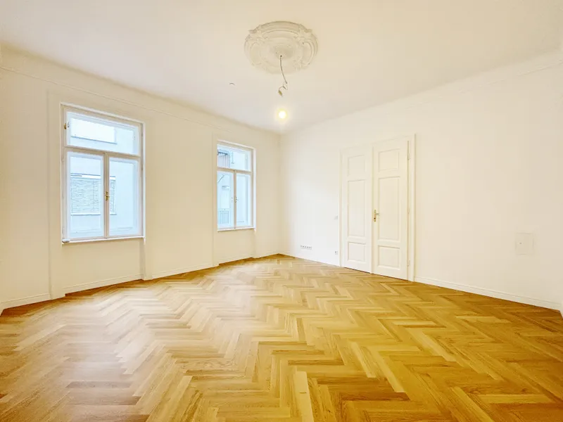 Sanierter Stilaltbau mit exklusivem Dachaubau – Wohnen über den Dächern des Dritten