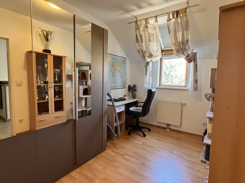 Doppelhaushälfte in Gramatneusiedl – 4 Zimmer, Klimaanlage, Solaranlage, Garten, Terrasse, Stellplatz!