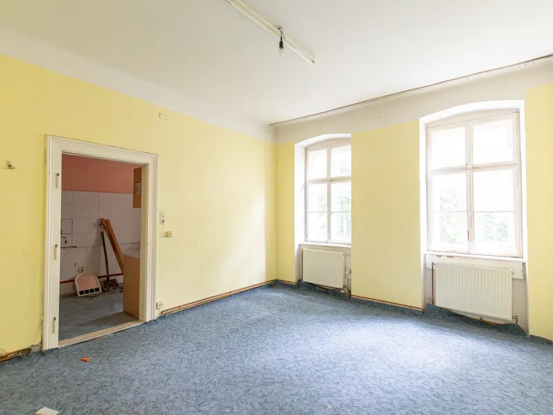 Sanierungsbedürftige 1-Zimmer-Altbauwohnung mit Entwicklungspotenzial