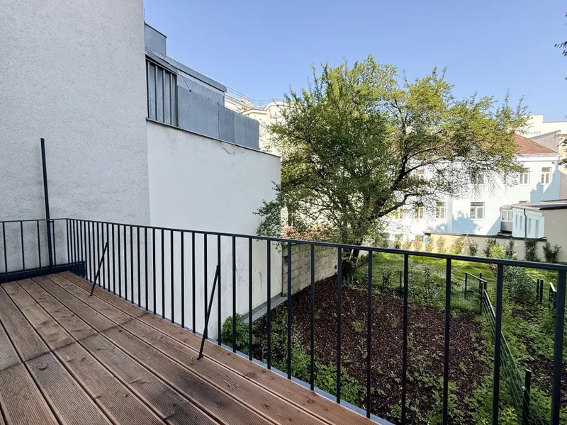NÄHE TÜRKENSCHANZPARK: Frisch sanierte 3-Zimmerwohnung mit Terrasse