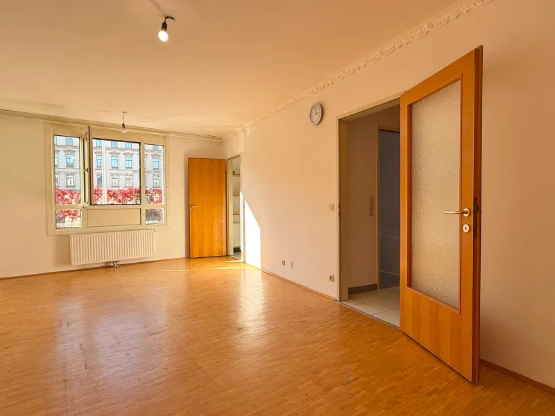 Helles Wohnen für Singles & Paare – hofseitiges Schlafzimmer & hauseigener Tiefgaragenstellplatz inkludiert I 
