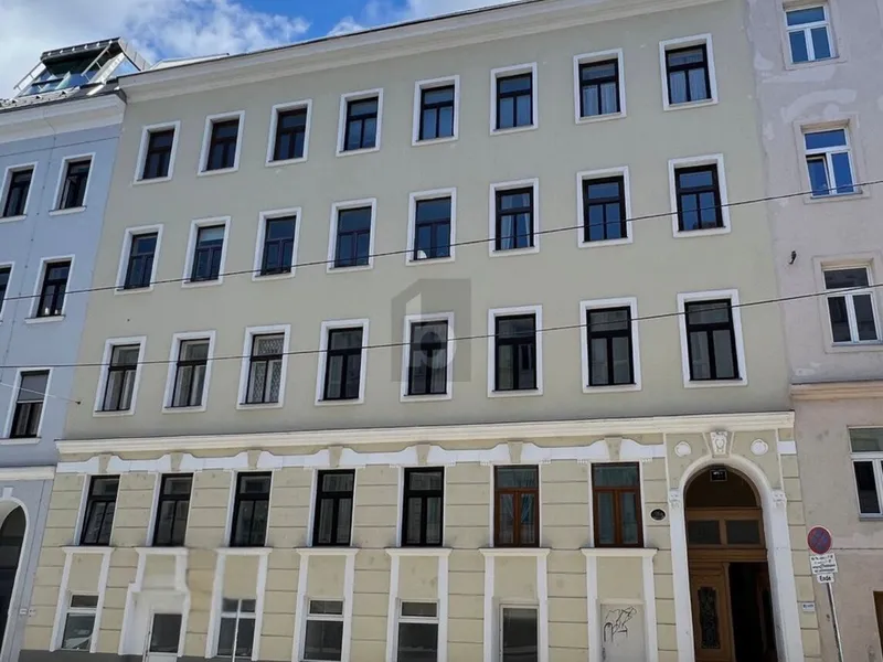 WOHNHIT MIT SCHÖNEM ALTBAU- FLAIR