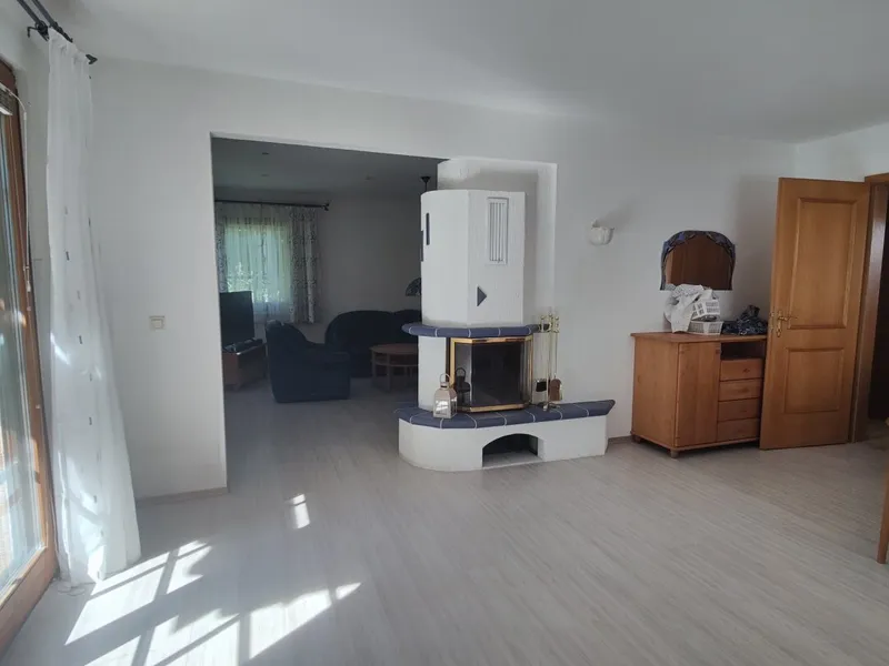 Liebevoll gepflegtes Einfamilienhaus mit Garten und Garage