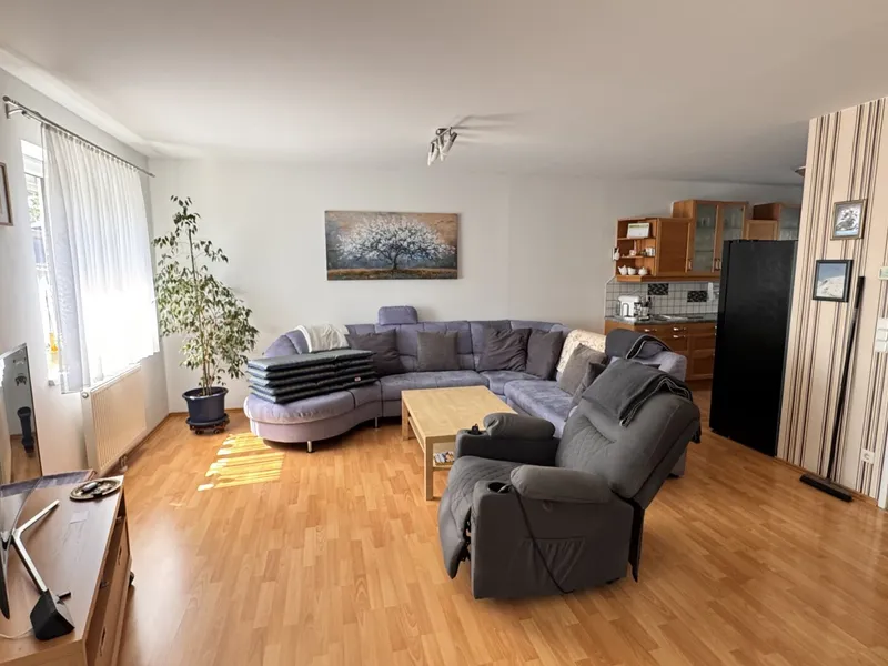 Doppelhaushälfte in Gramatneusiedl – 4 Zimmer, Klimaanlage, Solaranlage, Garten, Terrasse, Stellplatz!