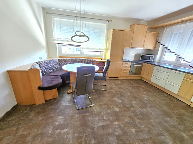 FAMILIENHIT!  4 - Zimmerwohnung mit Loggia und Tiefgaragenplatz in beliebter Lage