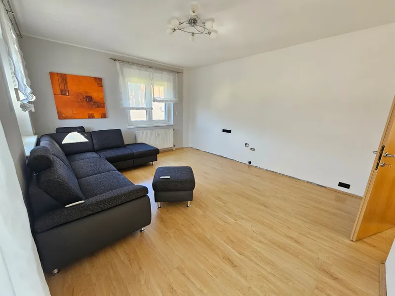 FAMILIENHIT!  4 - Zimmerwohnung mit Loggia und Tiefgaragenplatz in beliebter Lage