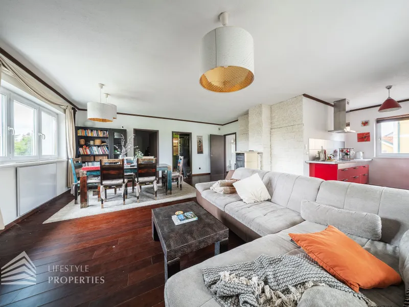 Mehr als ein Haus: stilvoll möbliertes Familiendomizil mit 42,1 m² Parkett-Wohnküche, Master-Suite & Wellness-Garten – nahe Wien