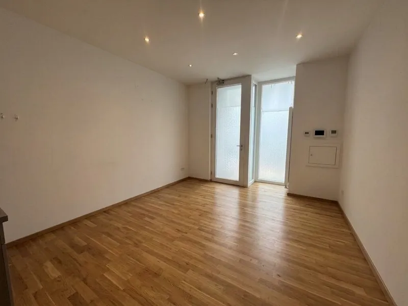 U4 in ca. 5 Gehminuten - Kompakte Büro/Praxis – vielseitig nutzbar - straßenseitiger Eingang