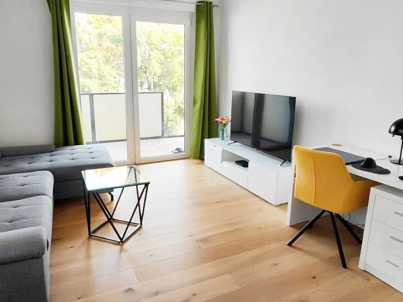Ab 1. Jänner: Schöne 2-Zimmer-Wohnung mit großem Balkon direkt an der U3!