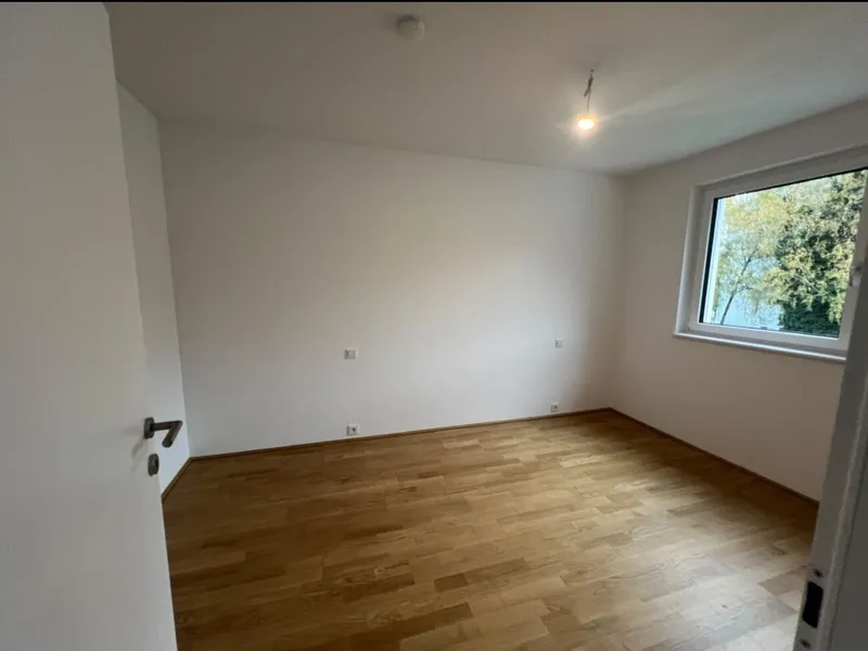 Helle 2-Zi.-Wohnung mit Balkon und Parkplatz