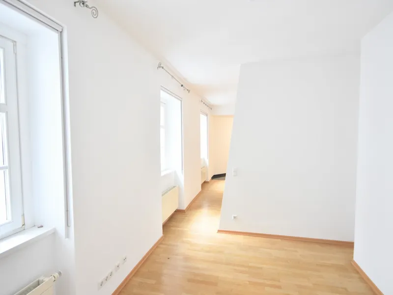 Direkt beim Stephansplatz: Schöner 1,5-Zimmer-Altbau in Ruhelage