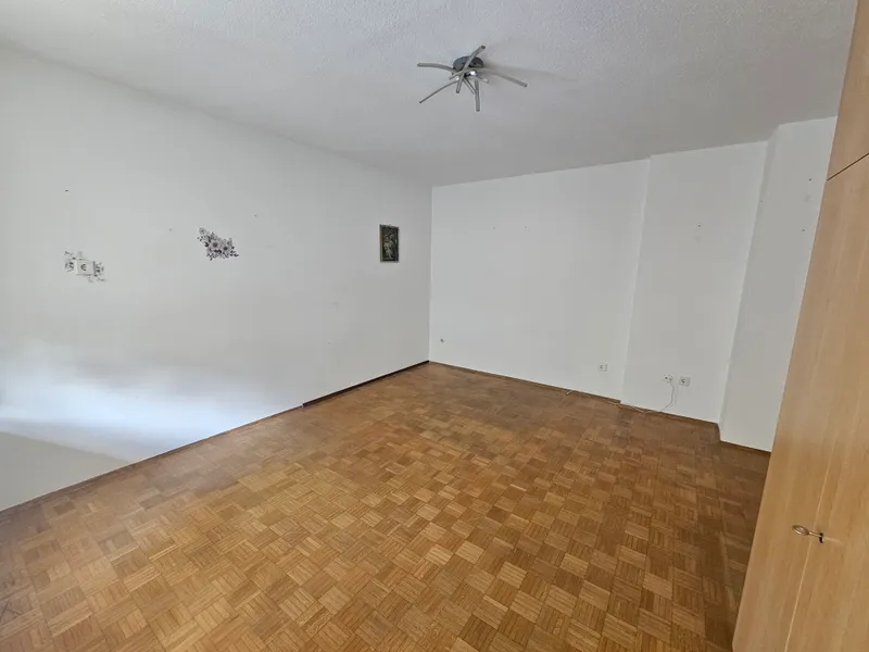 Perfekte Single- und Seniorenwohnung! Barrierefreie zugängige 1 - Zimmer Wohnung mit Loggia in attraktiver Siedlungslage 