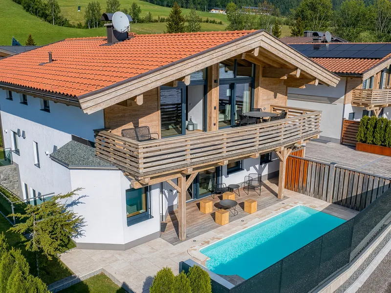 Exklusives Chalet mit Pool unmittelbar am Golfplatz