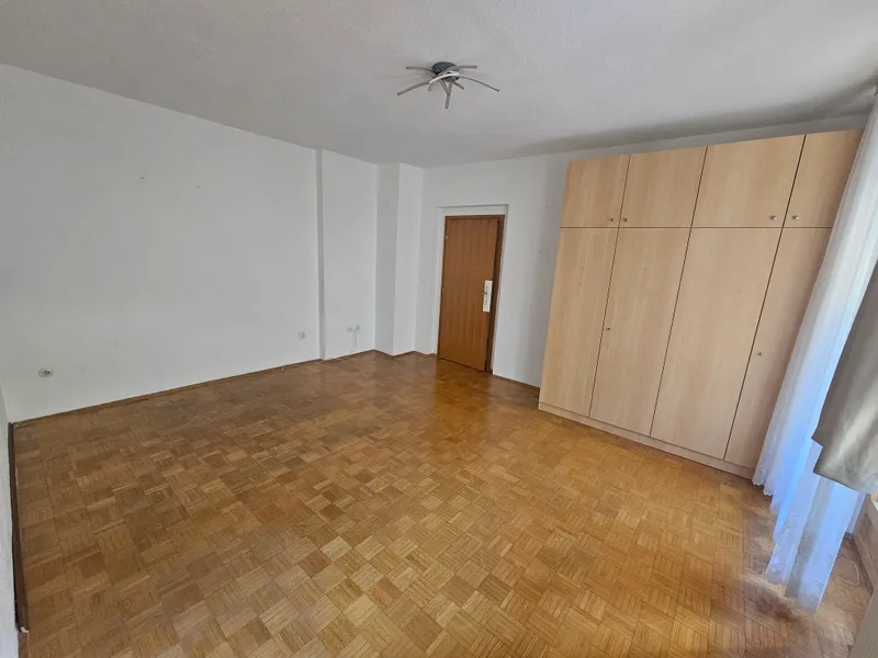 Perfekte Single- und Seniorenwohnung! Barrierefreie zugängige 1 - Zimmer Wohnung mit Loggia in attraktiver Siedlungslage 