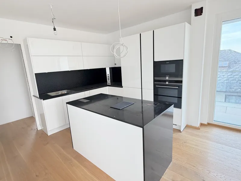 EXKLUSIVE DACHGESCHOSSWOHNUNG MIT LOGGIA & TIEFGARAGE