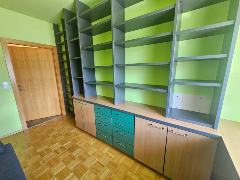 FAMILIENHIT!  4 - Zimmerwohnung mit Loggia und Tiefgaragenplatz in beliebter Lage