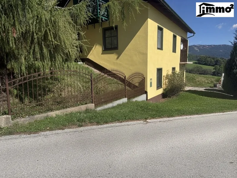 Entzückendes Einfamilien- bzw. Mehrfamilienhaus über der Nebelgrenze in Zosen mit atemberaubender AUSSICHT !