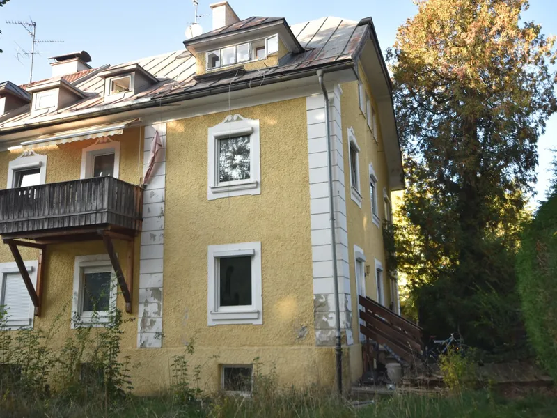 "SCHALLMOOS - Kleines Mehrfamilienhaus in potenzieller Lage"