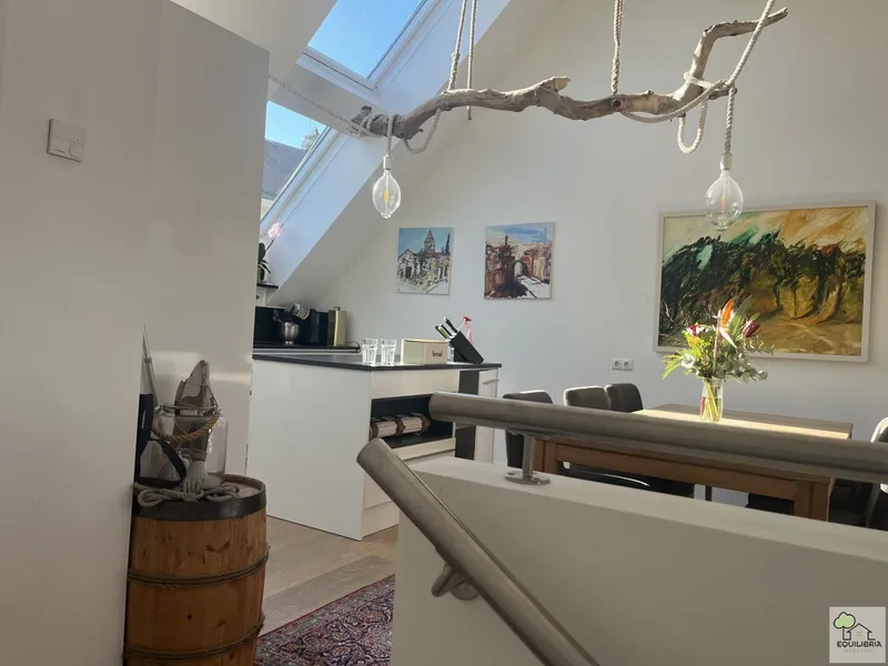 WUNDERSCHÖNE MAISONETTE  - WOHNUNG MIT FREIFLÄCHE IN ZENTRALER LAGE