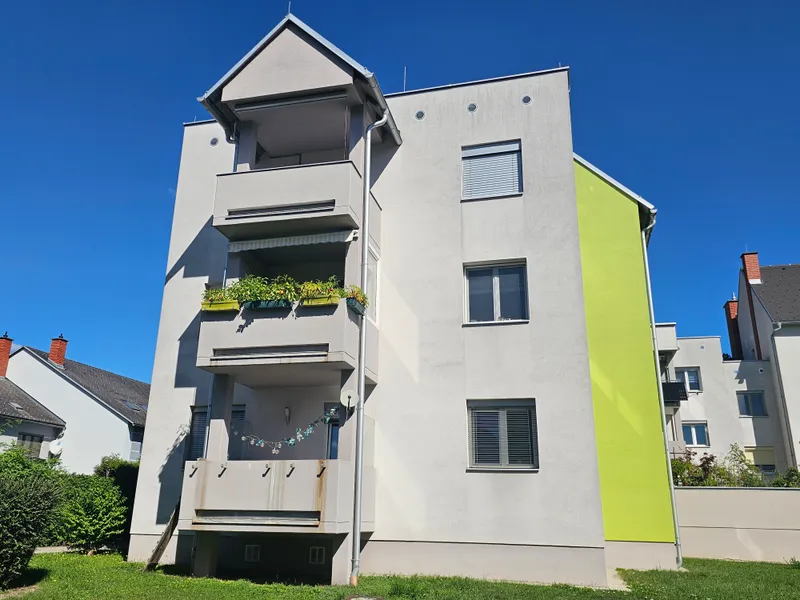 FAMILIENHIT!  4 - Zimmerwohnung mit Loggia und Tiefgaragenplatz in beliebter Lage