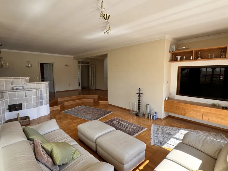 Einfamilienhaus mit Garage, Carport, Pool und Sauna in Bad Fischau-Brunn