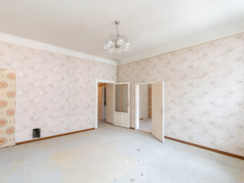 Sanierungsbedürftige 3-Zimmer-Altbauwohnung im 2. Stock | U3 Schlachthausgasse