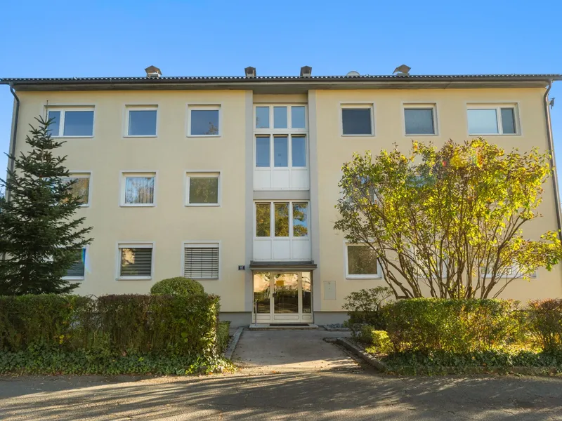 HELL, GEPFLEGT & SÜDSEITIG 4 ZIMMER MIT LOGGIA in perfekter Infrastruktur!