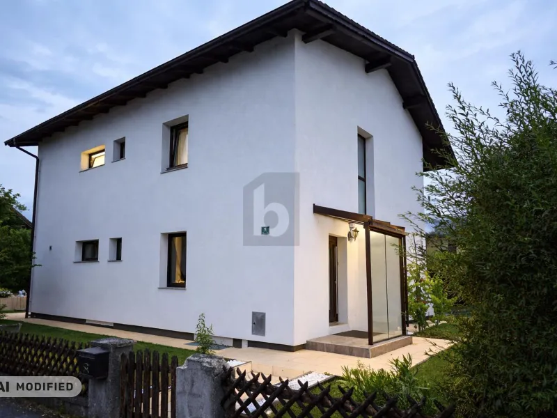 GROßZÜGIGES FAMILIENHAUS MIT POOL, SOMMERGARTEN UND ATTRAKTIVEM GRUNDSTÜCK IN RUHIGER WOHNLAGE ? WINKLARN